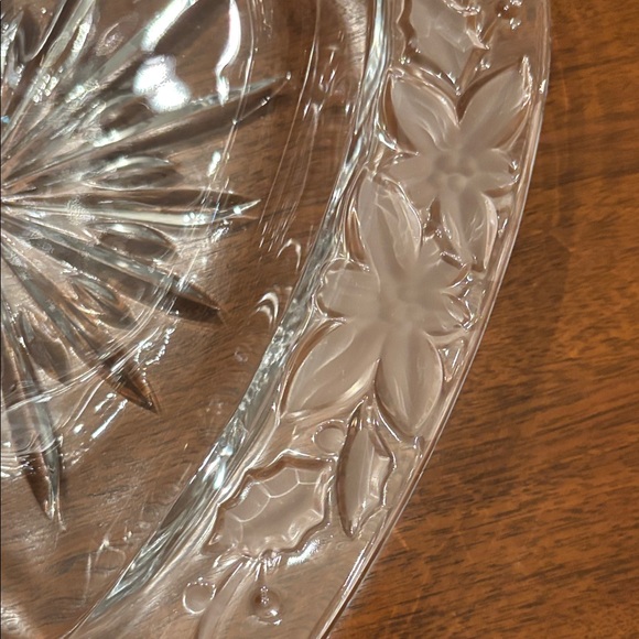Heart-Shaped Glass Dish with Floral Design - Picture 4 of 7